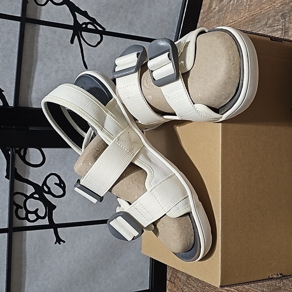 Astral Webber Cream & Gray Sandals Size 8‎ NWT - Picture 1 of 10